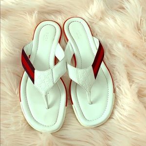 Gucci flip flops 💚